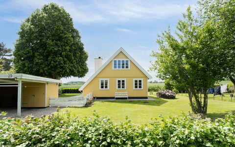 Jelko - 375M from the Sea: Huis, Dak, Huis, Verblijf, Struik, Groundcover, Landgoed, Boerderij, Siding, Garden Gebouwen