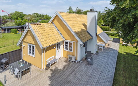 Jelko - 375M from the Sea: Huis, Dak, Huis, Verblijf, Struik, Groundcover, Landgoed, Boerderij, Siding, Garden Gebouwen