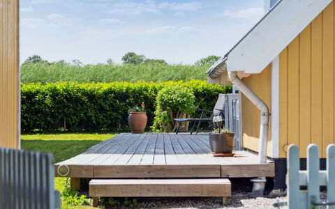Jelko - 375M from the Sea: Blauw, Struik, Verblijf, Groundcover, Tuin, Landgoed, Schaduw, Landscaping, Boerderij, Eco Hotel