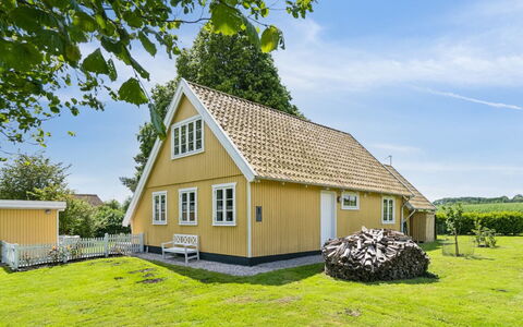 Jelko - 375M from the Sea: Huis, Dak, Huis, Verblijf, Struik, Groundcover, Landgoed, Boerderij, Siding, Garden Gebouwen