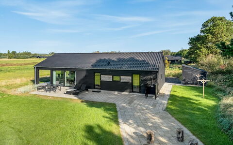 Elik - 500M from the Sea: Huis, Huis, Deur, Dak, Verblijf, Landgoed, Tuin, Schaduw, Siding, Werf
