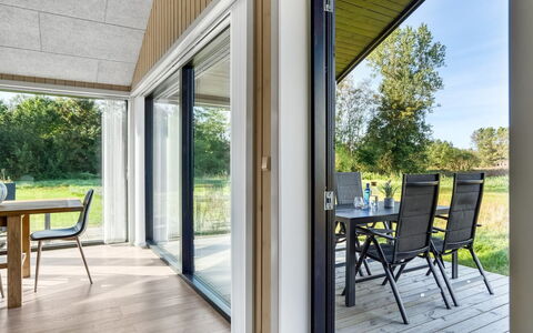 Elik - 500M from the Sea: Huis, Huis, Deur, Dak, Verblijf, Landgoed, Tuin, Schaduw, Siding, Werf