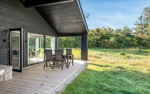 Elik - 500M from the Sea: Huis, Huis, Deur, Dak, Verblijf, Landgoed, Tuin, Schaduw, Siding, Werf