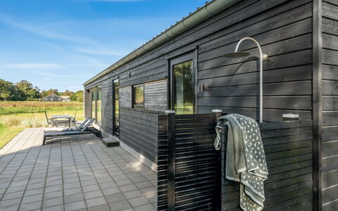 Elik - 500M from the Sea: Huis, Huis, Deur, Dak, Verblijf, Landgoed, Tuin, Schaduw, Siding, Werf