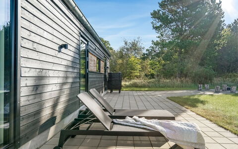 Elik - 500M from the Sea: Huis, Huis, Deur, Dak, Verblijf, Landgoed, Tuin, Schaduw, Siding, Werf