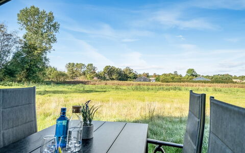 Elik - 500M from the Sea: Huis, Huis, Deur, Dak, Verblijf, Landgoed, Tuin, Schaduw, Siding, Werf
