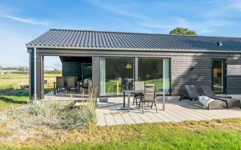 Elik - 500M from the Sea: Huis, Huis, Deur, Dak, Verblijf, Landgoed, Tuin, Schaduw, Siding, Werf