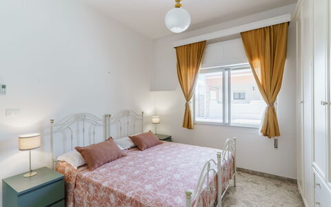 La Maison De Rosetta: Meubilair, Interieur Ontwerp, Bed, Verdieping, Flooring, Slaapkamer, Hout, Plafond, Laken, Bedding