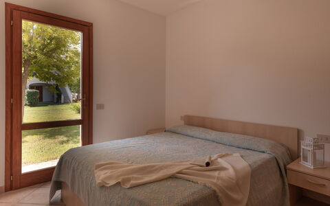 Budoni Homes Seaside, Ac And Bike: Interieur Ontwerp, Bed, Muur, Slaapkamer, Flooring, Hout, Verdieping, Plafond, Kamer, Meubilair