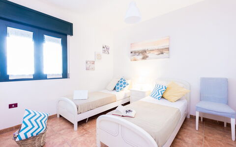 Appartamento Lido Specchiolla: Huis, Appartement, Verdieping, Slaapkamer, Bed, Hotel, Bedding, Kamerplant, Laken, Bed Frame