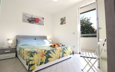 Villetta Elena, Ac, Wifi, Lido Degli Scacchi: Interieur Ontwerp, Meubilair, Verdieping, Appartement, Flooring, Slaapkamer, Kamer, Huis, Bed, Laken