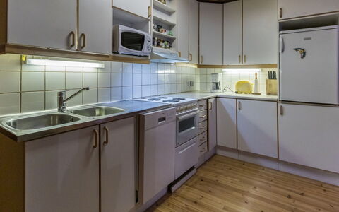 Niinistö: Meubilair, Stoel, Buitenmeubels, Tafel, Hout, Buitentafel, Keuken En Eettafel, Schaduw, Tuin, Paraplu