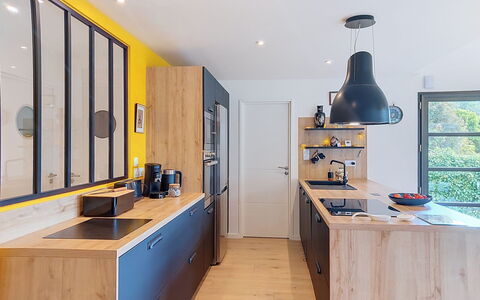 Ty'Vonne: Meubilair, Keuken, Interieur Ontwerp, Countertop, Flooring, Cabinetry, Hout, Toestel Van De Keuken, Lichte Inrichting, Verdieping