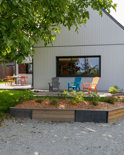 Ty'Vonne: Dak, Land Lot, Huis, Verblijf, Tuin, Garden Gebouwen, Schuur, Siding, Backyard, Landscaping