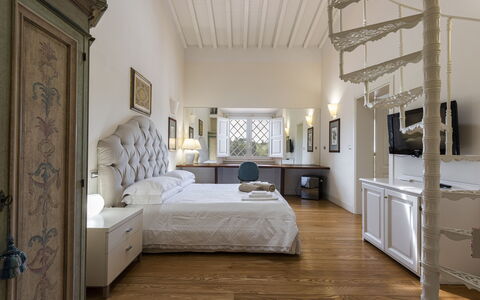 Villa Yvonne: Meubilair, Interieur Ontwerp, Bed, Flooring, Muur, Slaapkamer, Verdieping, Plafond, Hout, Kamer