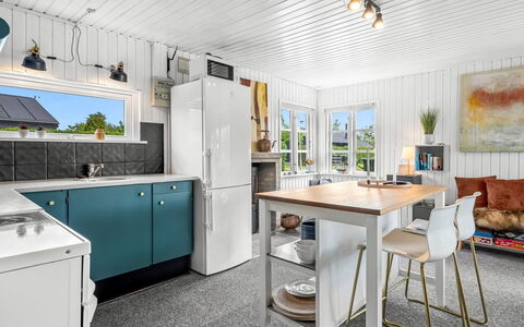 Nantje - 300M from the Sea: Keuken, Toestel Van De Keuken, Major Appliance, Countertop, Interieur Ontwerp, Meubilair, Hout, Flooring, Koelkast, Plafond