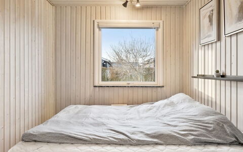 Nantje - 300M from the Sea: Slaapkamer, Hout, Bed, Laken, Verdieping, Interieur Ontwerp, Flooring, Plafond, Bedding, Linens