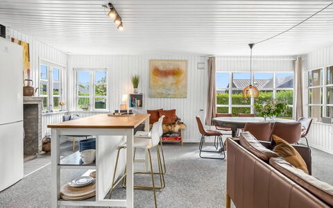 Nantje - 300M from the Sea: Flooring, Interieur Ontwerp, Hout, Meubilair, Plafond, Verdieping, Keuken, Keuken En Eettafel, Huis, Houten Vloer