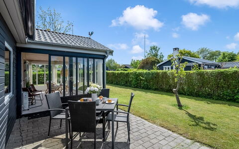 Nantje - 300M from the Sea: Huis, Dak, Huis, Deur, Verblijf, Veranda, Landgoed, Tuin, Gazon, Siding