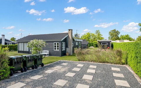 Nantje - 300M from the Sea: Gebouw, Huis, Huis, Woongebied, Dak, Verblijf, Tuin, Landgoed, Gazon, Oprit