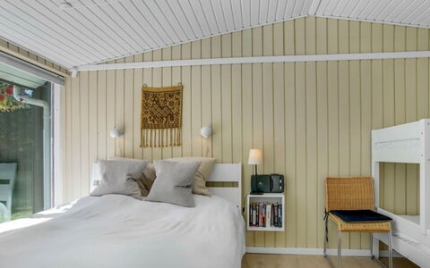Quiana - 2Km from the Sea: Interieur Ontwerp, Hout, Plafond, Flooring, Verdieping, Slaapkamer, Meubilair, Verlichting, Kamer, Bed