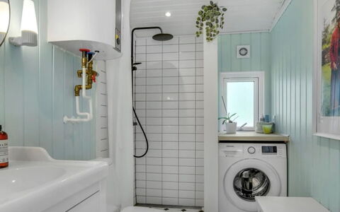 Quiana - 2Km from the Sea: Loodgieterswerkinrichting, Interieur Ontwerp, Badkamer, Flooring, Verdieping, Wastafel, Kraan, Loodgieter, Kamer, Huis