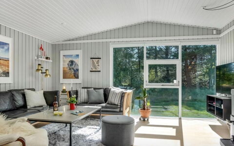 Quiana - 2Km from the Sea: Interieur Ontwerp, Bankstel, Woonkamer, Plafond, Huis, Kamer, Fotolijst, Lichte Inrichting