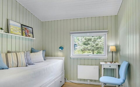 Quiana - 2Km from the Sea: Interieur Ontwerp, Flooring, Verdieping, Hout, Plafond, Meubilair, Slaapkamer, Bed, Kamer, Verlichting