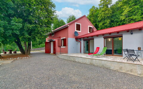 Luka: Huis, Huis, Verblijf, Landgoed, Oprit, Balkon, Siding, Villa