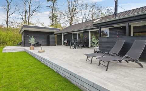 Solvejg - 30Km from the Sea: Architectuur, Huis, Schaduw, Tuin, Verblijf, Siding, Landscaping, Landgoed, Patio, Werf