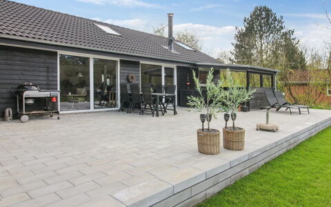 Solvejg - 30Km from the Sea: Flooring, Huis, Verdieping, Woongebied, Dak, Flagstone, Samengesteld Materiaal, Schaduw, Oprit, Beton