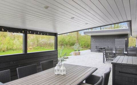Solvejg - 30Km from the Sea: Hout, Veranda, Plafond, Dek, Meubilair, Buitenmeubels, Schaduw, Hardwood, Plank, Outdoor Structuur