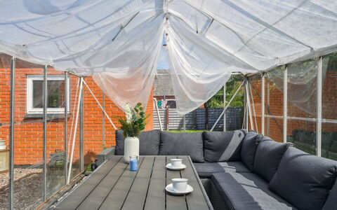 Deljan - 200M from the Sea: Dak, Huis, Huis, Verblijf, Deur, Siding, Dek, Veranda, Plank, Hardwood