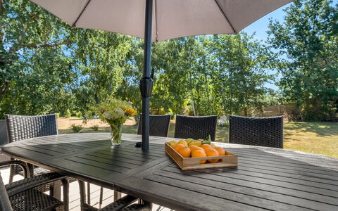 Bengta - 500M from the Sea: Landgoed, Schaduw, Oprit, Boerderij