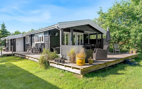 Bengta - 500M from the Sea: Landgoed, Schaduw, Oprit, Boerderij