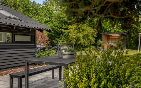 Reino - 30Km from the Sea: Dak, Huis, Huis, Verblijf, Deur, Siding, Dek, Veranda, Plank, Hardwood