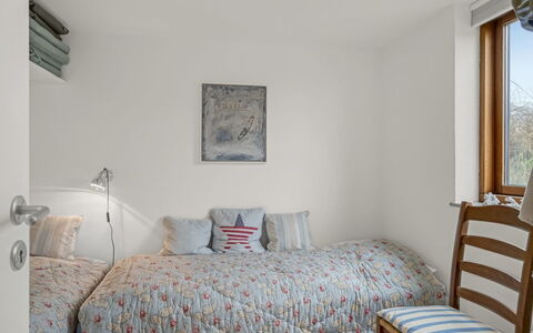 Bjerund - 300M from the Sea: Bed, Meubilair, Bedding, Slaapkamer, Interieur Ontwerp, Muur, Laken, Hout, Linens, Kamer