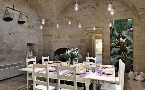 Masseria Capasa: Meubilair, Interieur Ontwerp, Flooring, Stoel, Tafel, Plafond, Keuken En Eettafel, Verdieping, Verlichting, Eetkamer