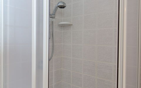 Vista Mare Da Rossella: Muur, Loodgieterswerkinrichting, Badkamer, Flooring, Verdieping, Douche, Loodgieter, Interieur Ontwerp, Douchekop, Deur Van De Douche