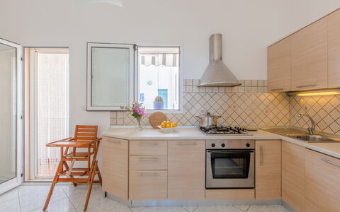Vista Mare Da Rossella: Keuken, Countertop, Toestel Van De Keuken, Interieur Ontwerp, Flooring, Meubilair, Major Appliance, Hout, Verdieping, Cabinetry
