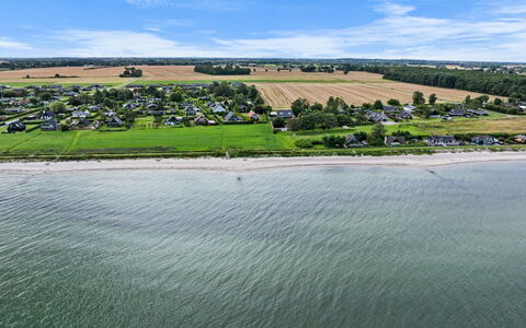 Næwe - 100M from the Sea: Meubilair, Interieur Ontwerp, Flooring, Verdieping, Plafond, Kamer, Stoel, Tafel, Appartement, Keuken En Eettafel