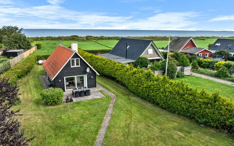 Næwe - 100M from the Sea: Meubilair, Interieur Ontwerp, Flooring, Verdieping, Plafond, Kamer, Stoel, Tafel, Appartement, Keuken En Eettafel