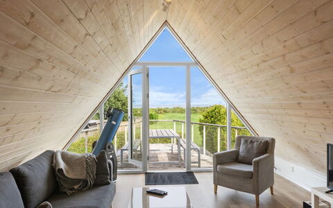 Næwe - 100M from the Sea: Meubilair, Interieur Ontwerp, Flooring, Verdieping, Plafond, Kamer, Stoel, Tafel, Appartement, Keuken En Eettafel