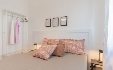 Casa Olimpo: Meubilair, Bed, Interieur Ontwerp, Slaapkamer, Bedding, Muur, Laken, Linens, Kamer, Verdieping