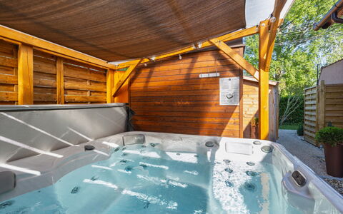 Iris: Hout, Flooring, Beits, Plafond, Hardwood, Zwembad, Toevlucht, Natuurlijk Materiaal, Schaduw