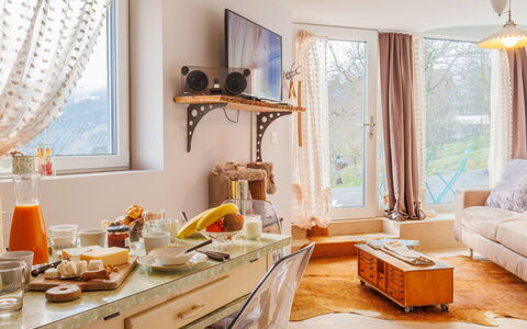 Collombey-Muraz 100: Meubilair, Interieur Ontwerp, Kamer, Hout, Verlichting, Flooring, Huis, Verdieping, Textiel, Plafond