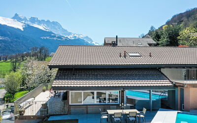 Collombey-Muraz 100: Zwembad, Bergketen, Heuvel Station, Alpen, Schaduw, Eco Hotel, Vallei, Toevlucht, Ridge, Bergdorp