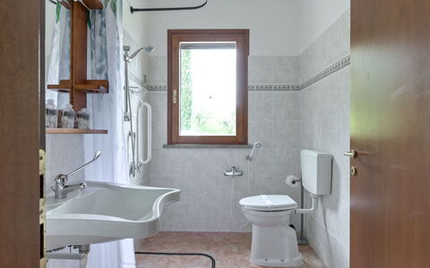 Il Cipresso: Loodgieterswerkinrichting, Interieur Ontwerp, Flooring, Verdieping, Badkamer, Kraan, Loodgieter, Wastafel, Wastafel In De Badkamer, Toilet
