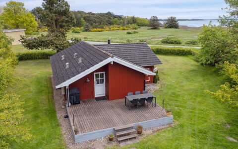 Hjalmine - 225M from the Sea: Vegetation, Struik, De Lente, Verblijf, Tuin, Schaduw, Backyard, Werf, Stoel