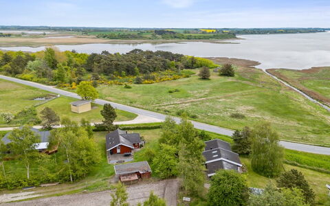 Hjalmine - 225M from the Sea: Vegetation, Struik, De Lente, Verblijf, Tuin, Schaduw, Backyard, Werf, Stoel